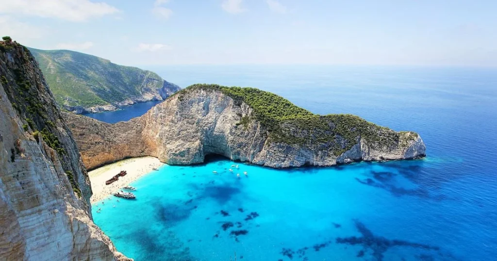 when is the best time to travel to greece